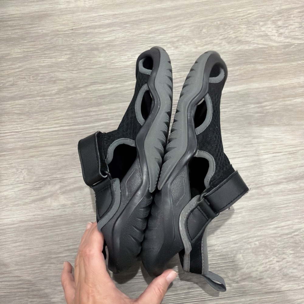Crocs Swiftwater Mesh Deck Sandals Men's Size 8 Women's Size 10 Black Gray - Picture 7 of 8